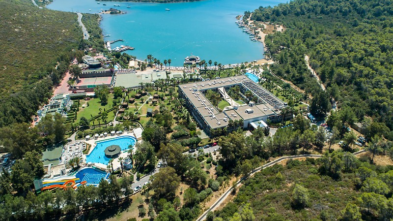 Crystal Green Bay Resort & SPA